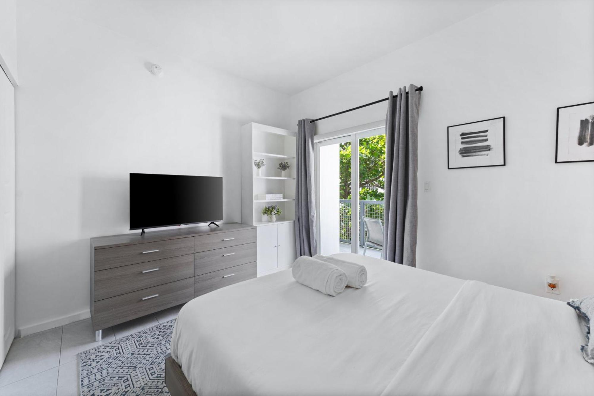 Modern Apartment In Edgewater Маями Стая снимка