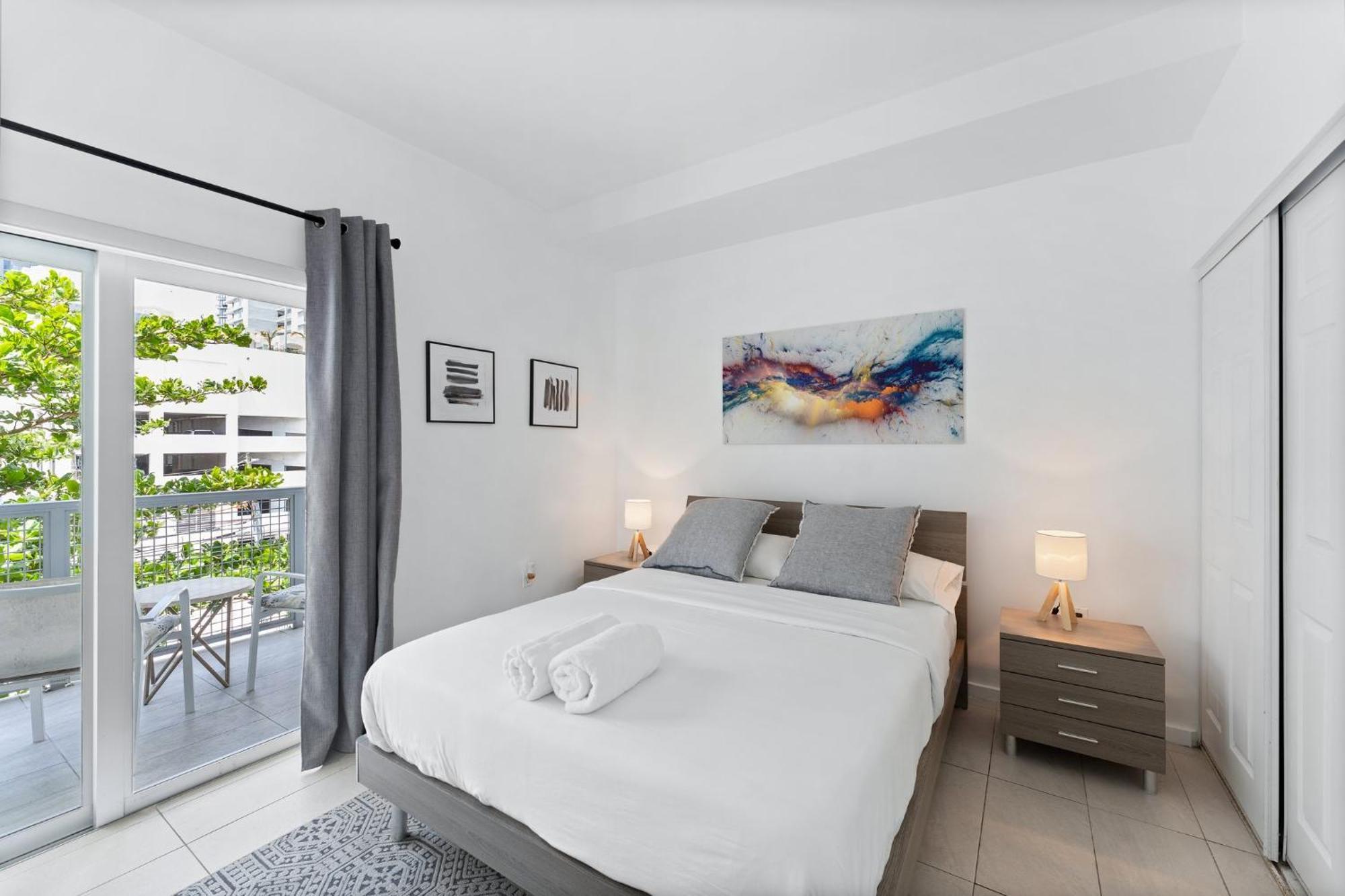 Modern Apartment In Edgewater Маями Стая снимка