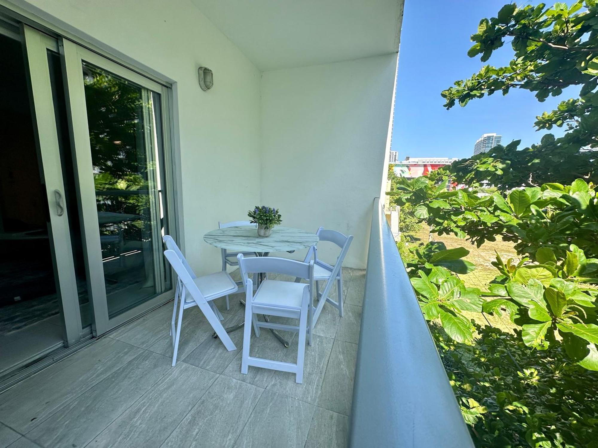 Modern Apartment In Edgewater Маями Екстериор снимка